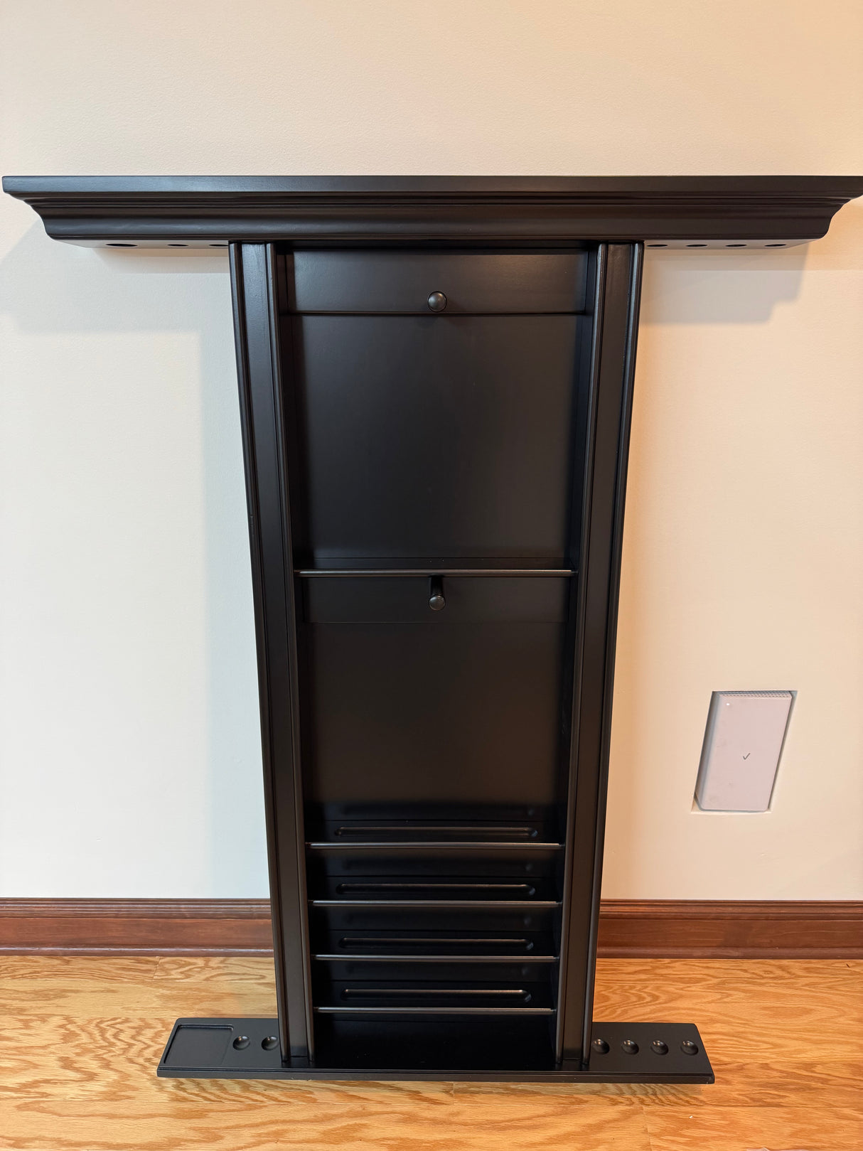 Presidential Deluxe Wall Cue Rack