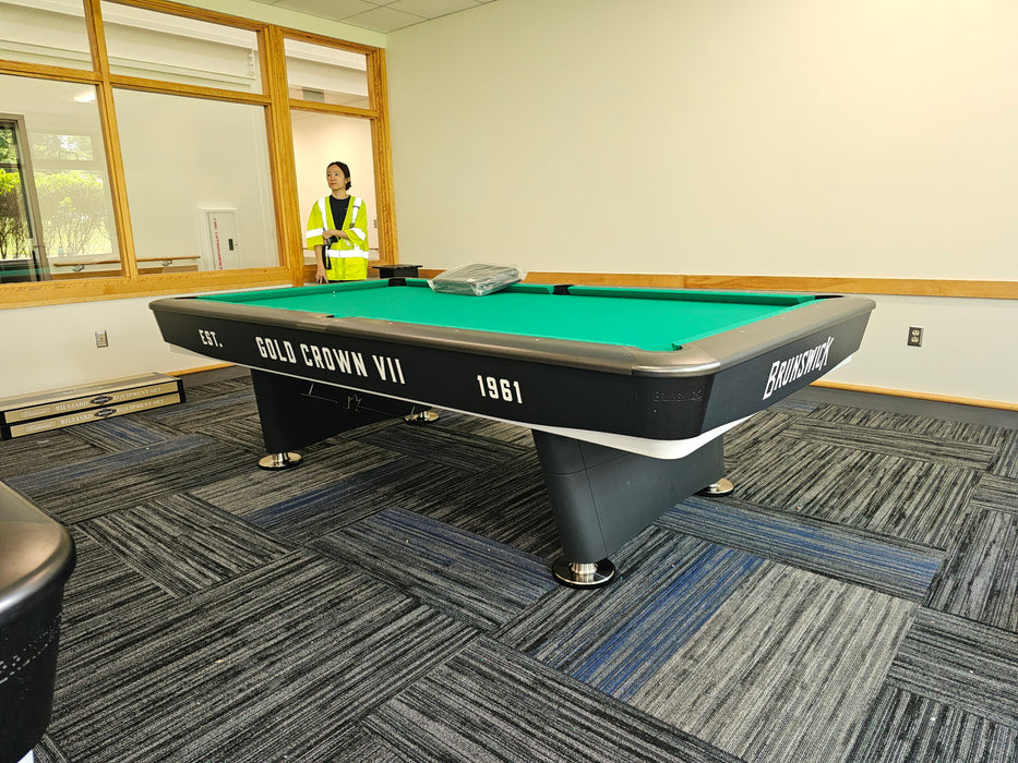 Brunswick Gold Crown VII Black finish pool table with brunswick green cloth 2