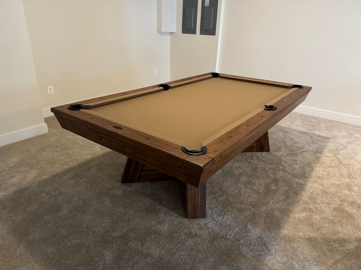 Imperial Aris Pool Table corner view